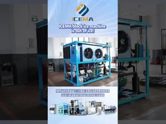 ब्लॉक आइस मशीन बर्फ बना रही है